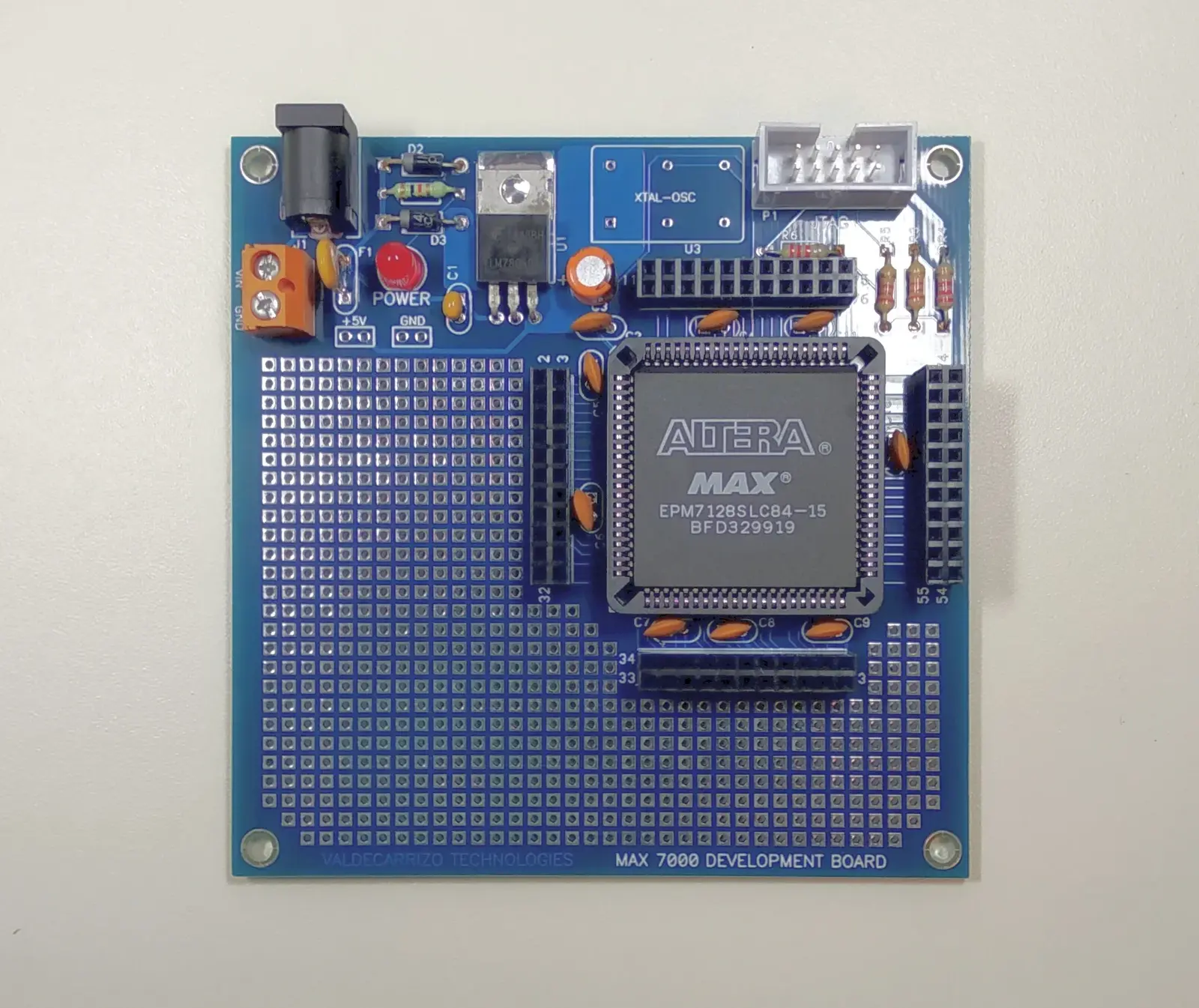 Altera MAX 7000S CPLD development board with EPM7128LC84-15 chip, JTAG programming interface, and prototyping area.